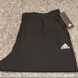NWT Adidas essential golf jogger